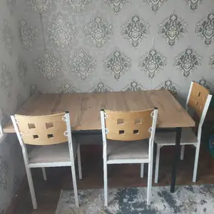 Стол и стулья, Бохтар (Курган-Тюбе)