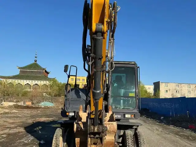 Экскаватор, 2021, Душанбе