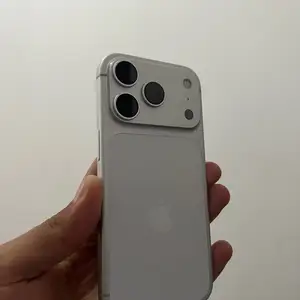 Apple iPhone 17 Pro, 256 gb, Silver, Худжанд
