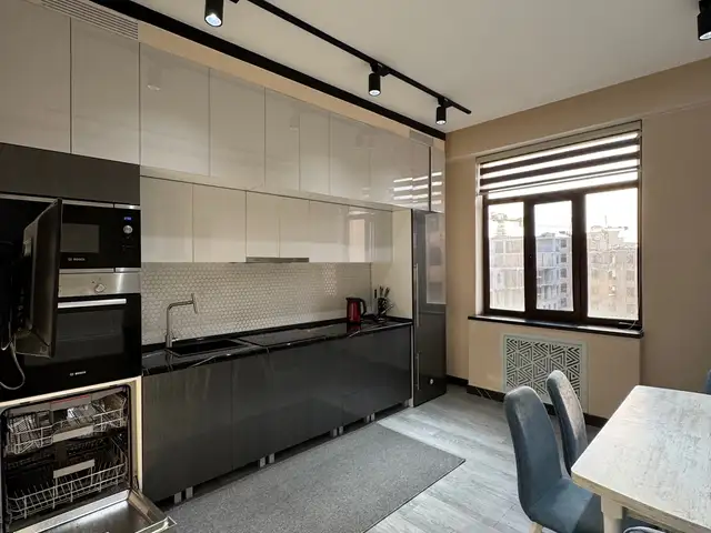 2-комн. квартира, 9 этаж, 110м², Исмоили Сомони, Душанбе