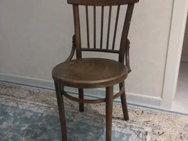 Стулья, Душанбе