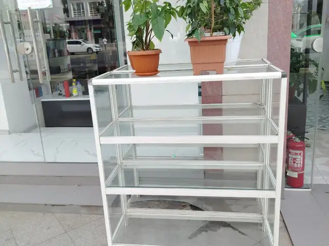 Стеклянные полки, Душанбе