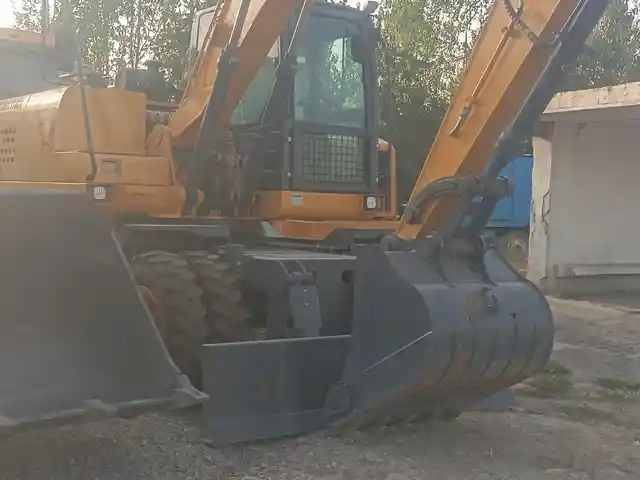 Экскаватор, Душанбе