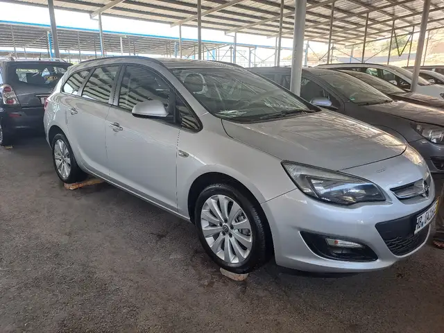Opel Astra J