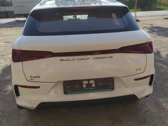 BYD E2