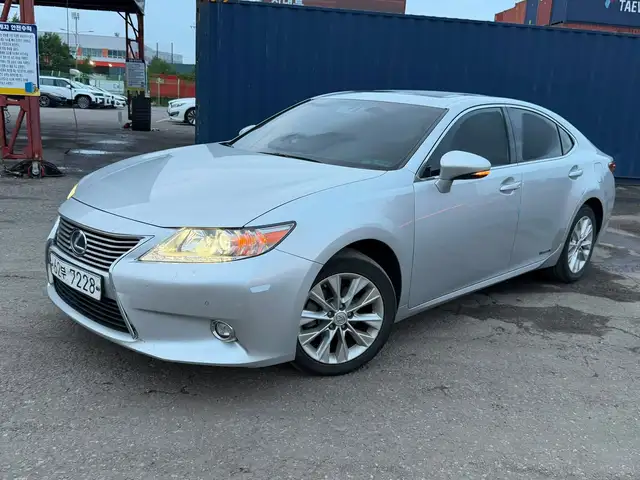 Lexus ES series