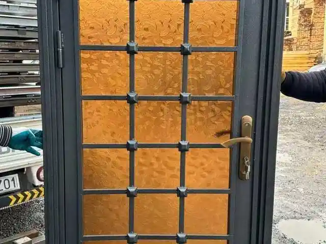 Дархои оханин, Душанбе