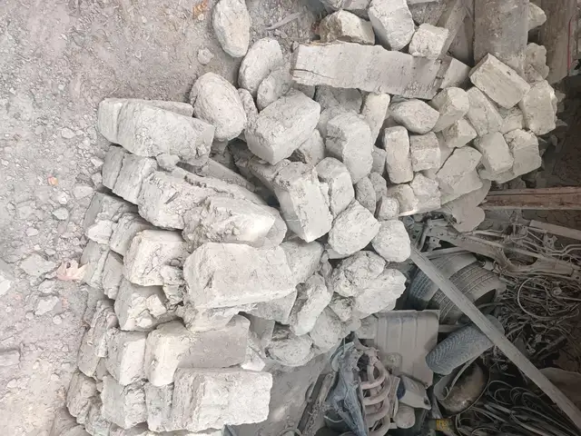 Кирпичи, Бобоҷон Ғафуров