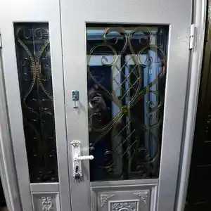 Стеклянная дверь, Душанбе