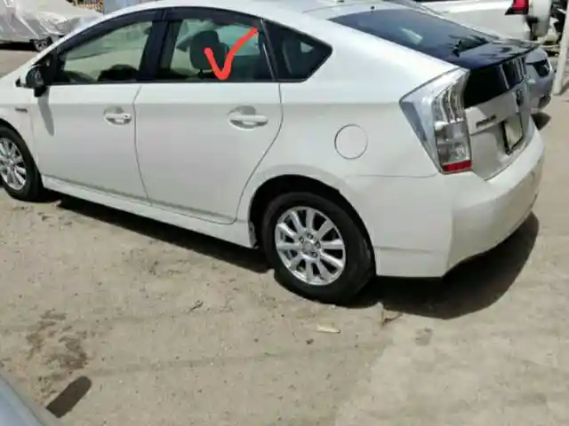 Стекло задних дверей от Toyota Prius, Душанбе