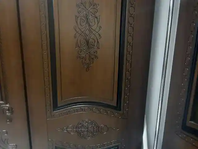 Дверь из шпона, Душанбе