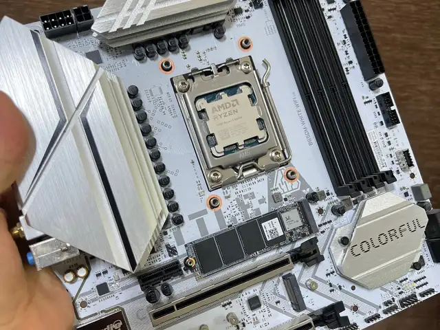 Материнская Плата B650 WiFi + Ryzen 5 9600X, Душанбе