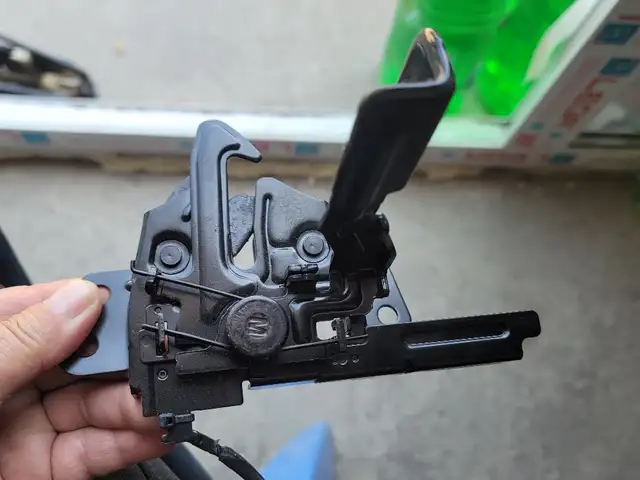 Замок капота Kia K5, Хуҷанд