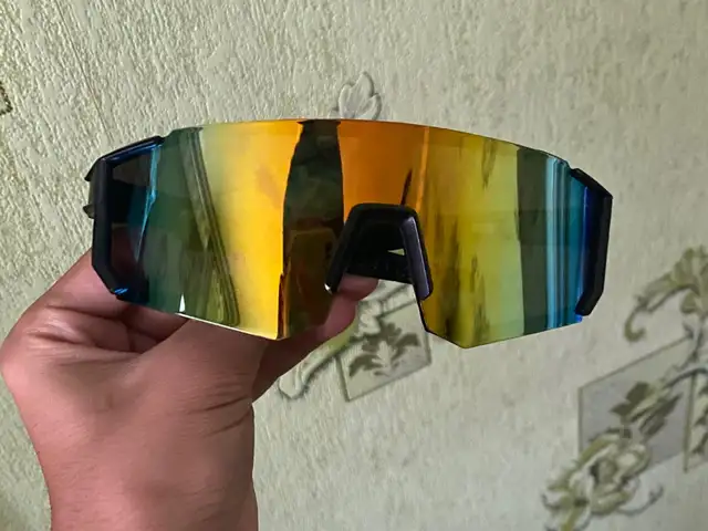 Очки Prada, Худжанд