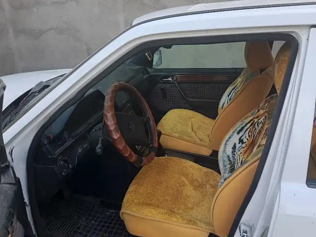 Mercedes-Benz W124