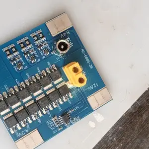 Зарядное устройство для линии ионых батареек 3S, Душанбе