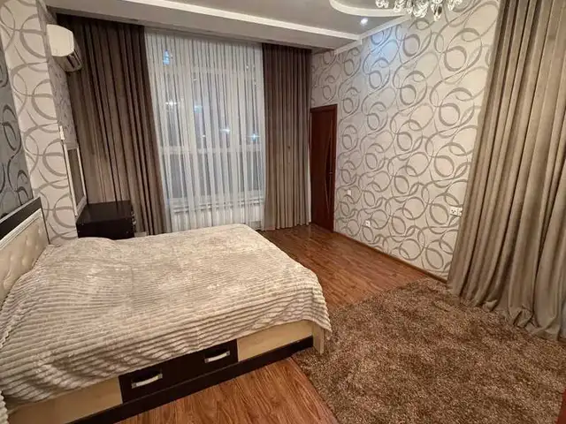 2-комн. квартира, 2 этаж, 100м², И.Сомони, Душанбе