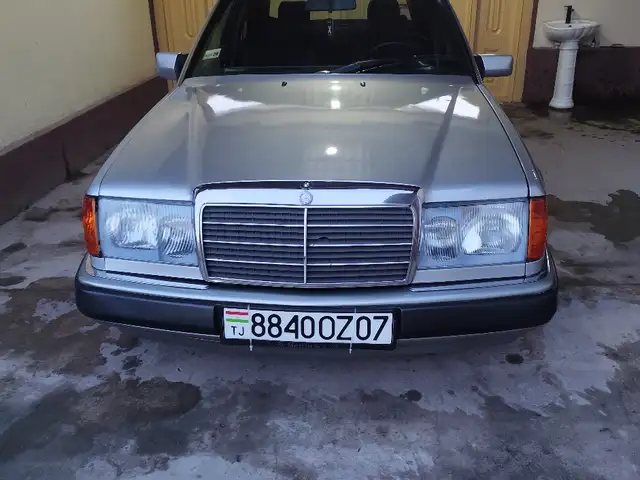Mercedes-Benz W124