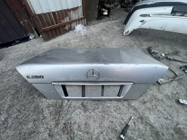 Крышка багажника на Mercedes-Benz w124, Душанбе