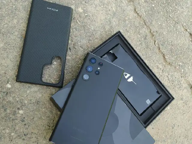 Samsung Galaxy S22ultra 12/512GB Korea, Турсунзаде