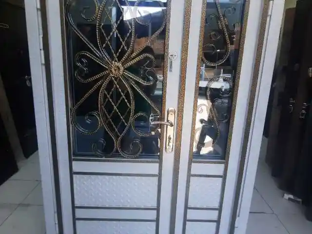 Дверь стеклянная, Душанбе