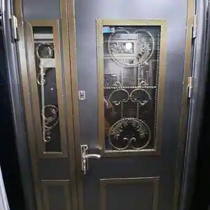 Стеклянная дверь, Душанбе