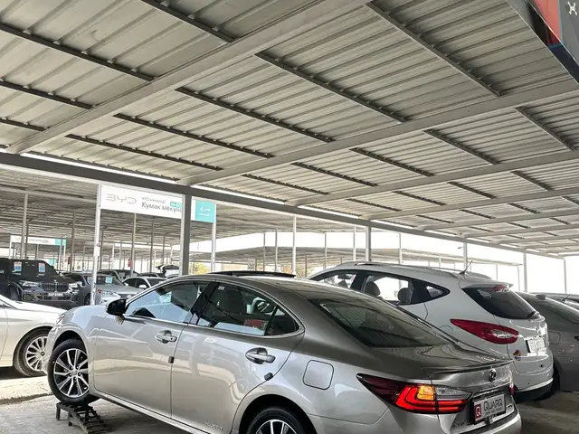 Lexus ES series
