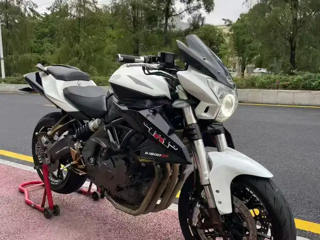 Мотоцикл Benelli 600, Душанбе