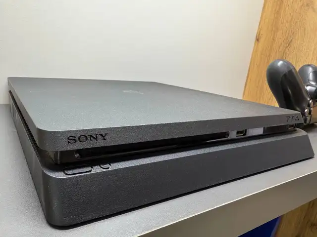 Игровая приставка Sony PlayStation 4 Slim, Душанбе