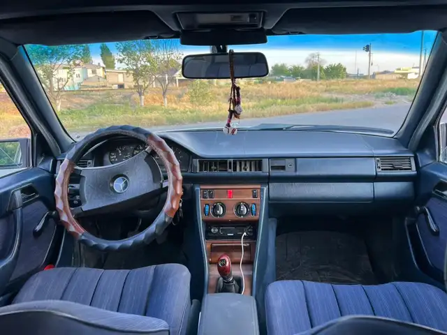 Mercedes-Benz W124