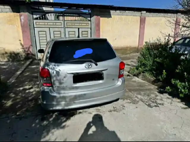 Заднее заводское стекло на Toyota Fielder, Душанбе