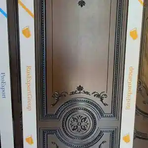 Дверь из шпона, Душанбе