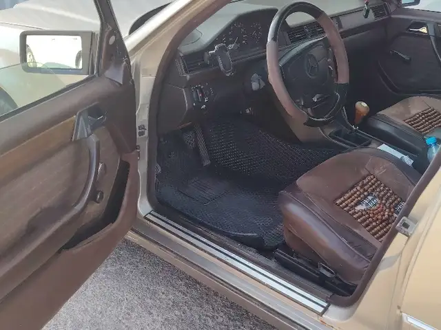 Mercedes-Benz W124