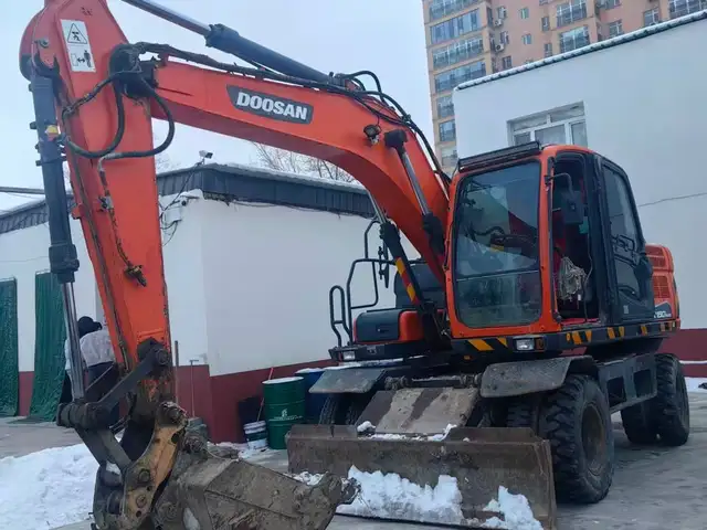 Экскаватор, Душанбе