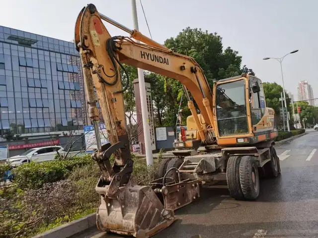 Экскаватор Hyundai, Душанбе