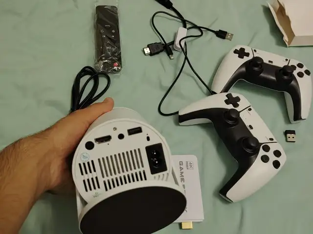 Ретро-приставка Game Stick Pro и портативный проектор HY300, Душанбе - 6