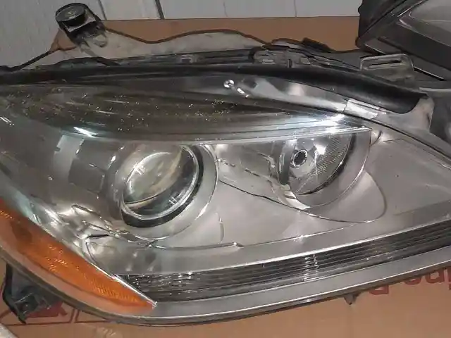 Правая фара от Mercedes-Benz, Душанбе