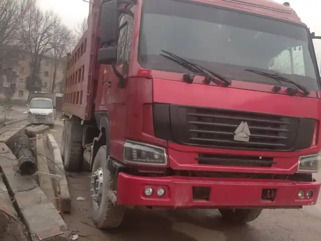 Самосвал Howo, 2013, Душанбе
