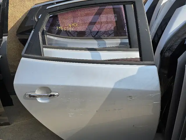 Дверь от Hyundai, Худжанд