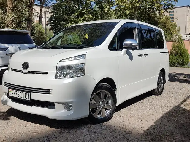 Услуги водителя на Toyota Voxi минивен, Душанбе
