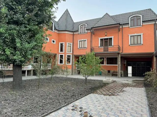 3-этажный, 10 комнатный дом, 500 м² м², Район 1-Советский. Ресторан Саидшо., Душанбе