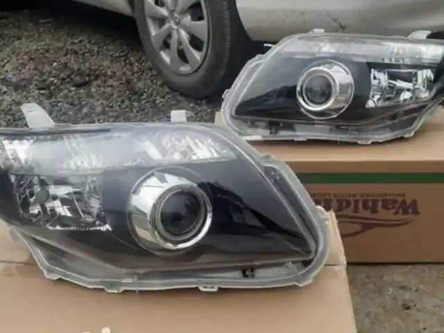 Передние фары se для Toyota Axio/Fielder, Душанбе
