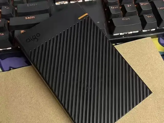 Корпус для жёсткого диска 2.5 дюйм фирмы aigo S7 pro, Хуҷанд