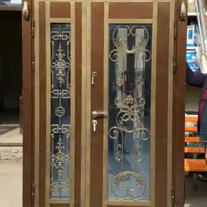 Стеклянная дверь, Душанбе