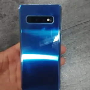 Samsung Galaxy S10, Абдурахмони Джоми