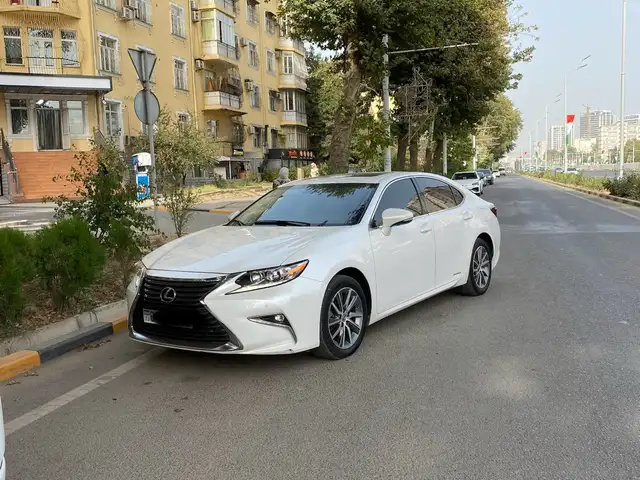 Lexus ES series
