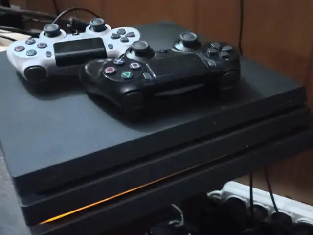 Игровая приставка Sony PlayStation 4 Pro, Истаравшан