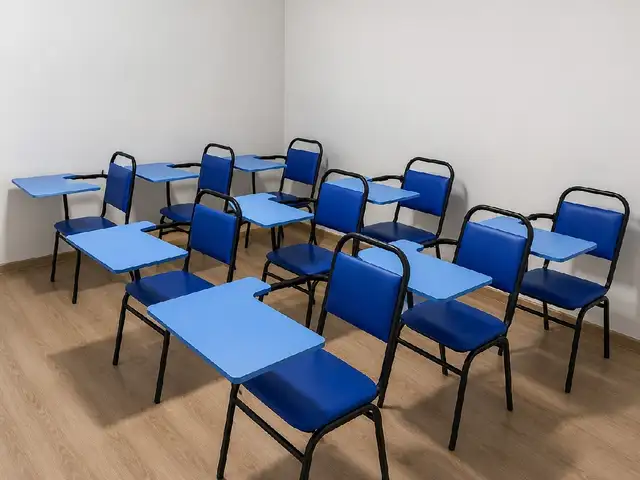 Учебный стул с увеличенным столиком - пьюпитром, Душанбе