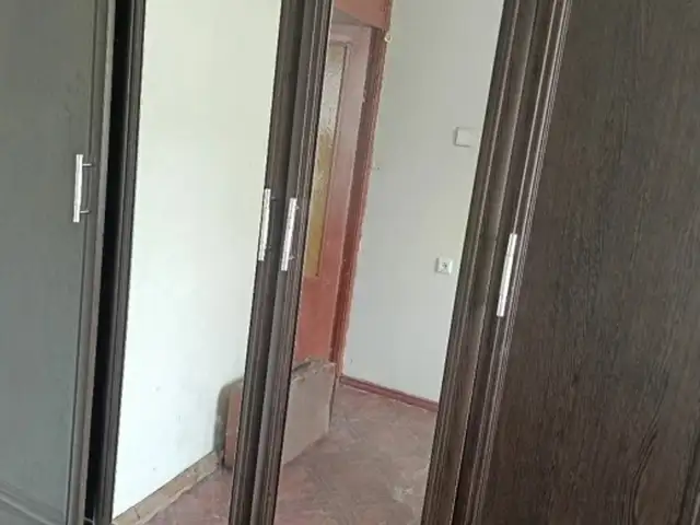 Шифоньер, Истиклол