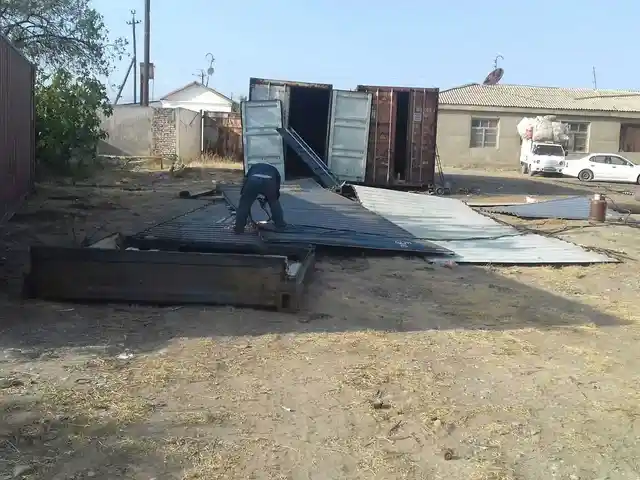 Лист от контейнера, Худжанд